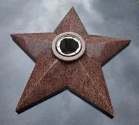 Звезда красный гранит ø 800 мм. (518226) поставка комплект горелка ГВД 379 10 89 00 ПС вечный огонь монолит - массив  в Омске