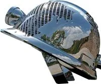 Каска - скульптура абстрактная скульптура из нержавеющей стали на заказ — Омск  
