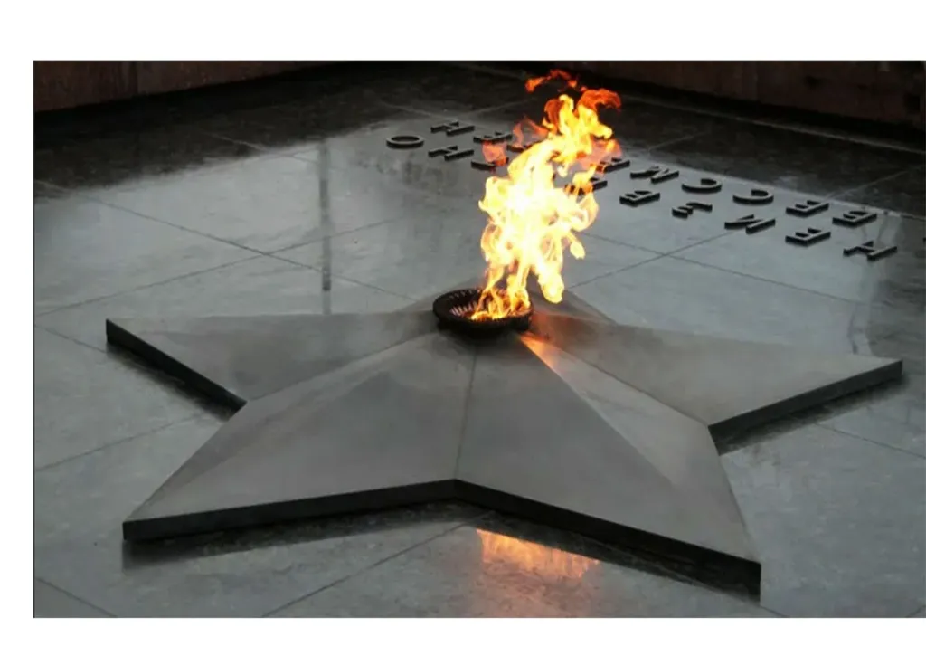 Звезда вечного огня из чугуна в Омске