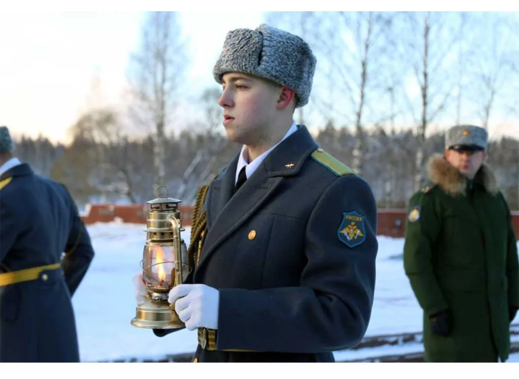 Фонарь для переноса вечного огня в Омске 